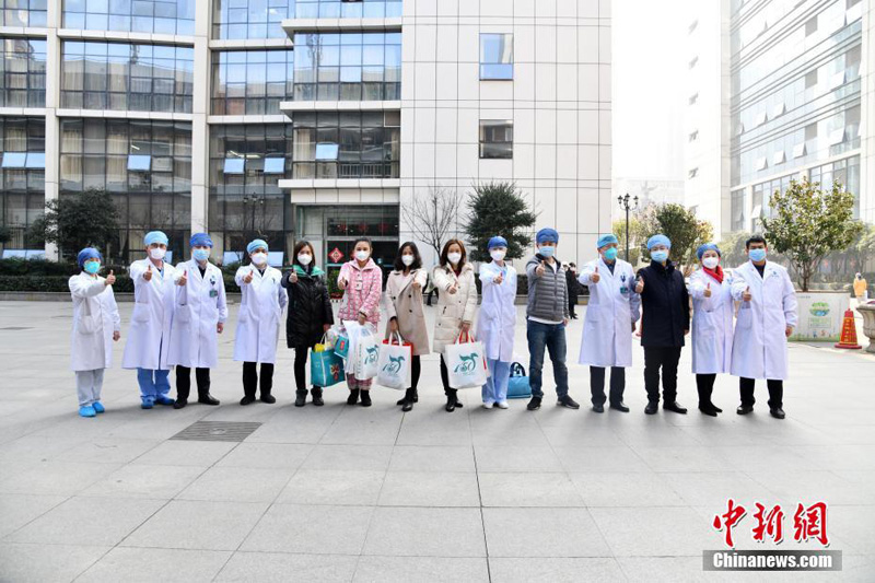 14 зараженных коронавирусом медработников в Ухане вылечились и выписаны из больницы